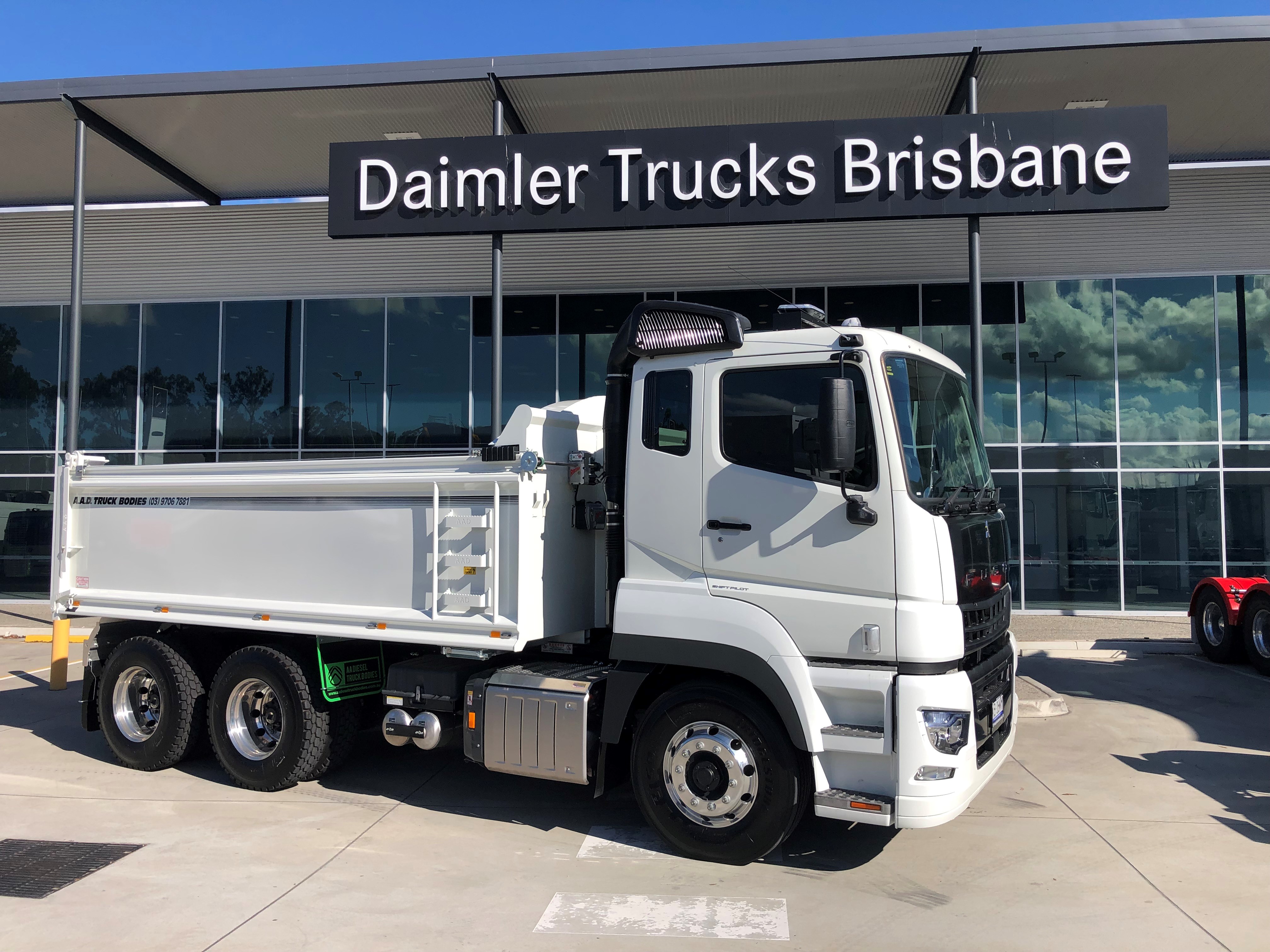 FUSO Shogun 510 fitted with a steel tipper body.